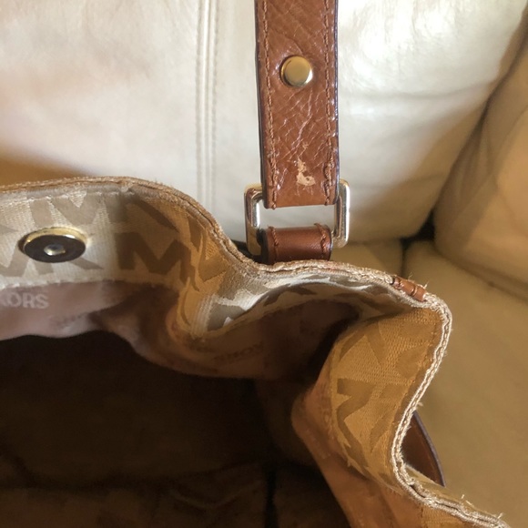 MICHAEL KORS PURSE - Picture 5 of 6